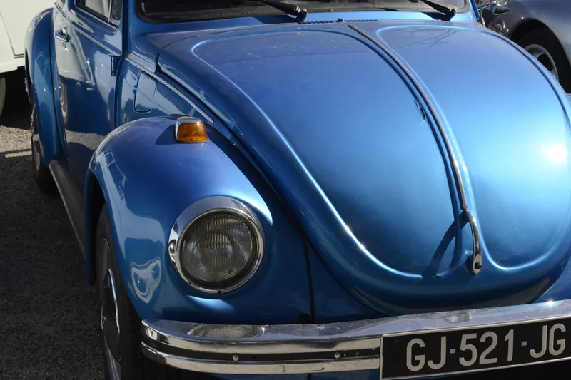 Coccinelle Volkswagen bleue au rassemblement de Labège